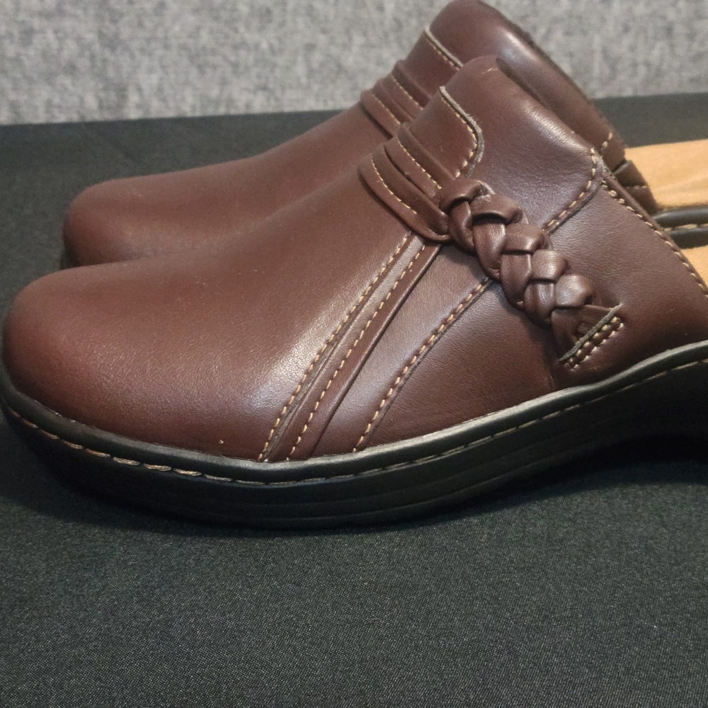 Clarks Collection Soft Cushion Mules Clogs Size 7.5 Wide Brown Slip On - Picture 3 of 12